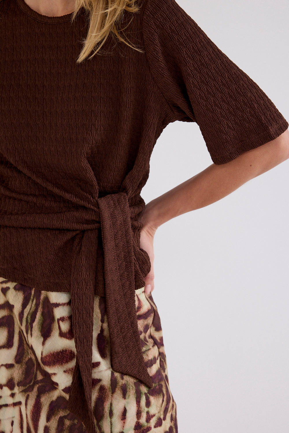 Top Tramontana Short Sleeve Bow Chocolate